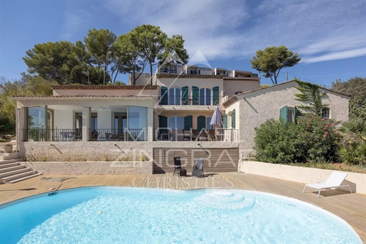Renovierte Villa - in der Nähe von Cannes - Dominante Stellung