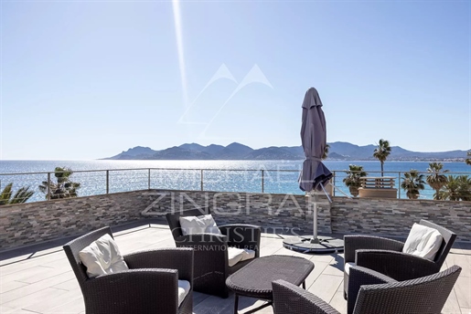 Exclusiviteit - Cannes Vieux-Port - Bovenste verdieping - Panoramisch uitzicht op zee