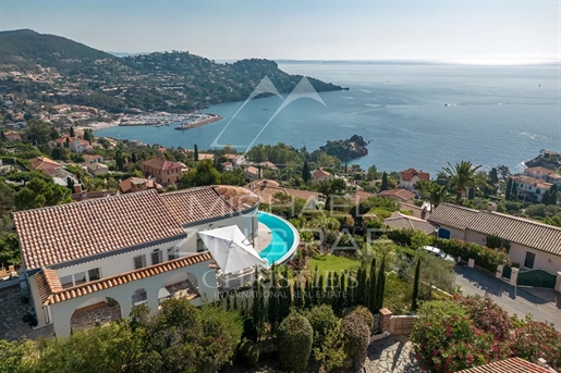 Blisko Cannes - Le Trayas - zapierający dech w piersiach widok na morze