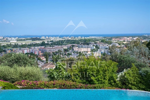 Nabij Cannes - Mandelieu-La-Napoule - Neo-Provençaalse villa met panoramisch zeezicht
