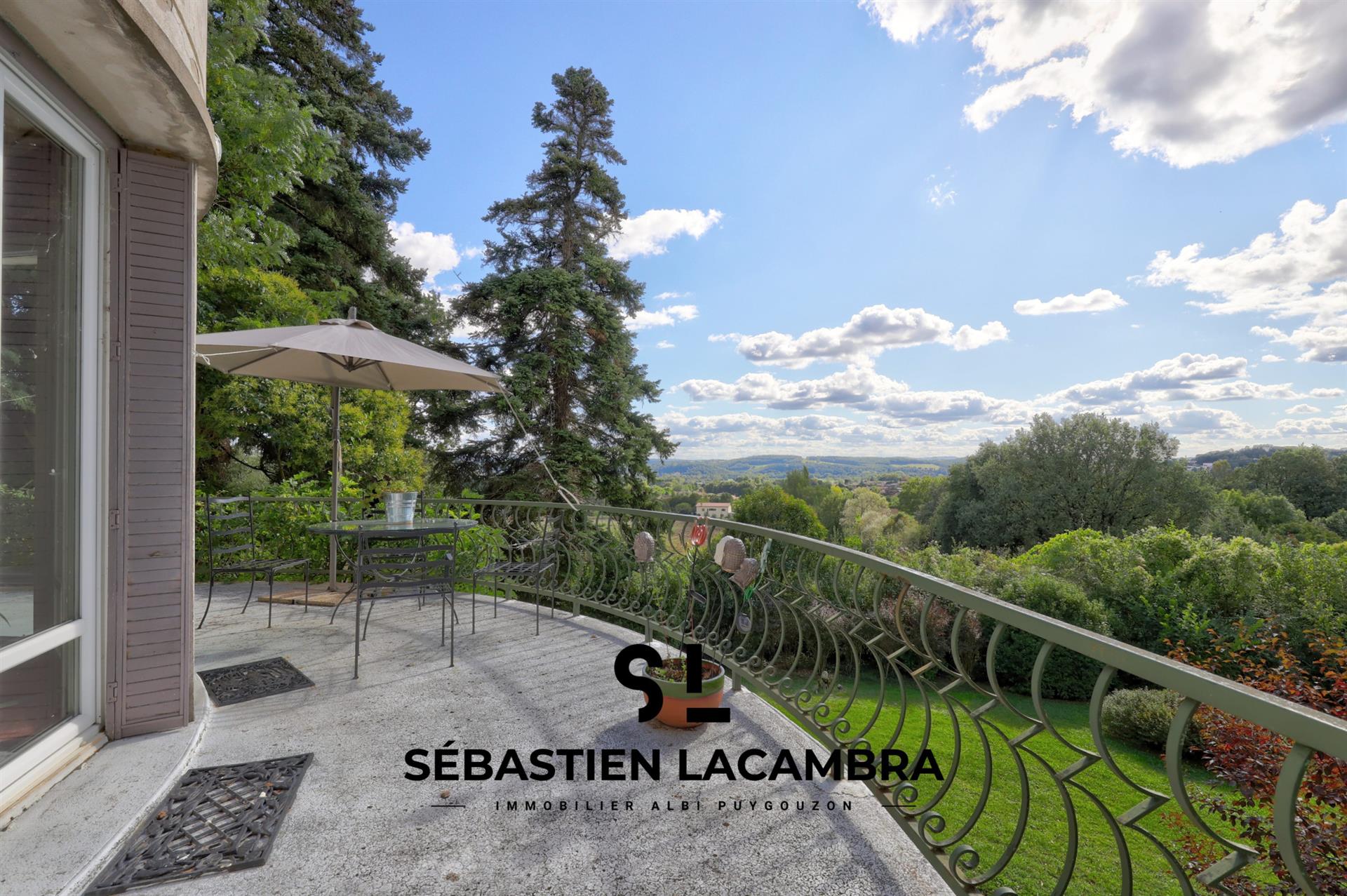 10-Room mansion + outbuildings + landscaped park of over 1 hectare | Réalmont | Dominant & tranquil