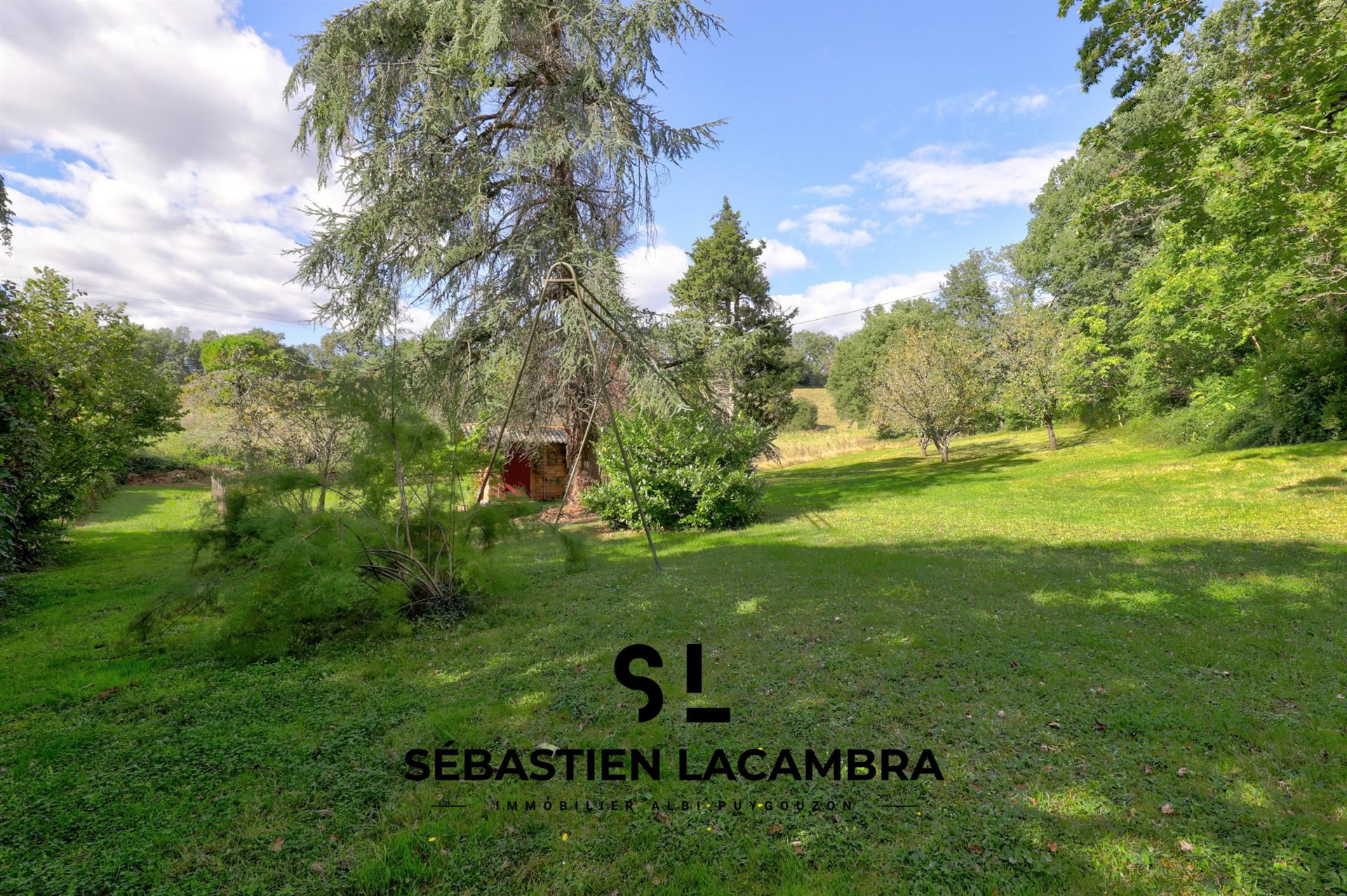 10-Room mansion + outbuildings + landscaped park of over 1 hectare | Réalmont | Dominant & tranquil