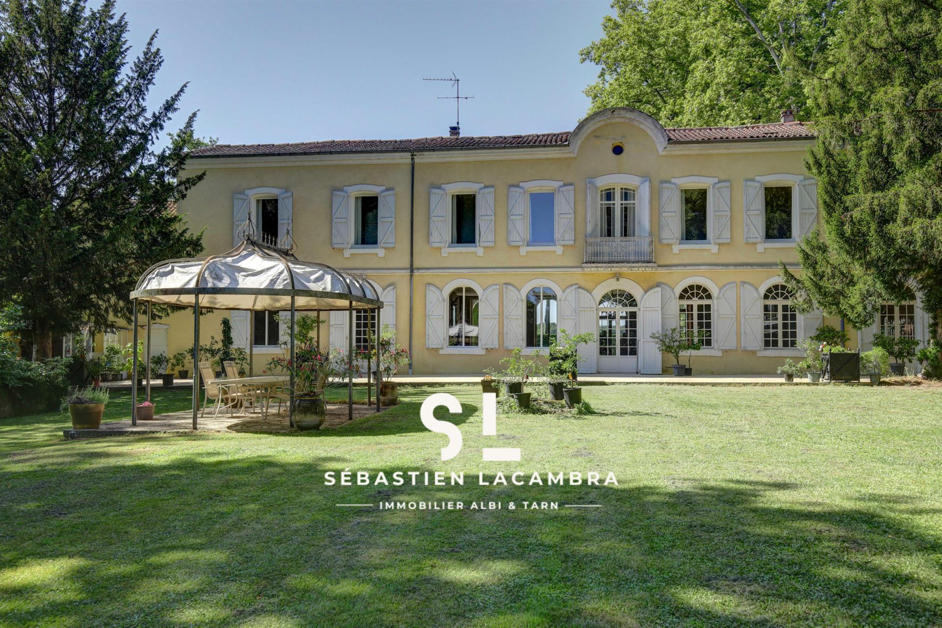 Historic 10-Room Residence 17th Century Chartreuse, 2.9 ha Park, 220 m2 Terrace, Swimming Pool & Dov