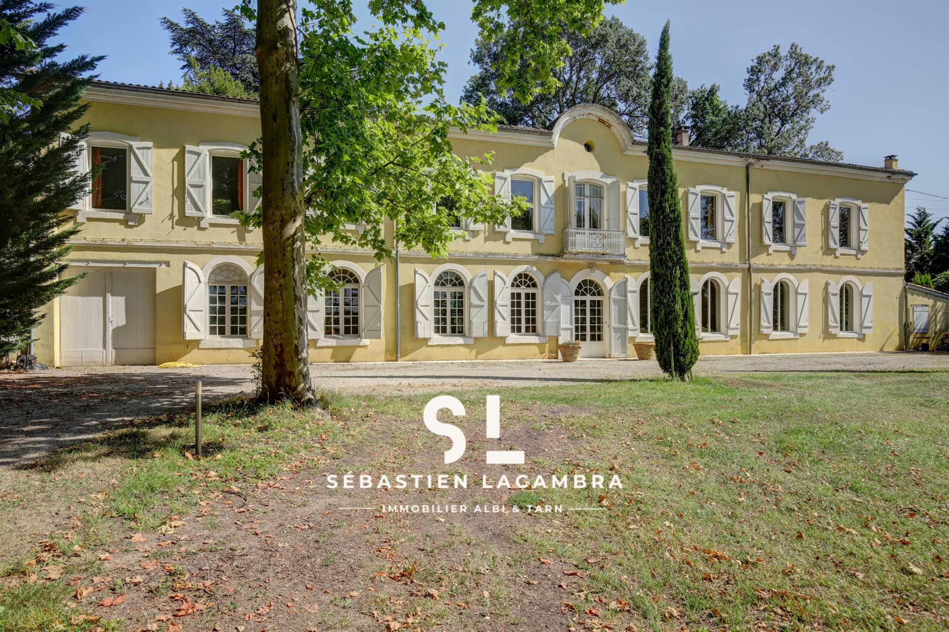 Historic 10-Room Residence 17th Century Chartreuse, 2.9 ha Park, 220 m2 Terrace, Swimming Pool & Dov