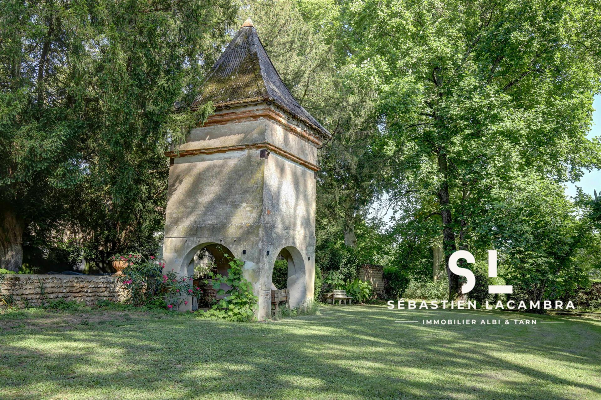 Historic 10-Room Residence 17th Century Chartreuse, 2.9 ha Park, 220 m2 Terrace, Swimming Pool & Dov