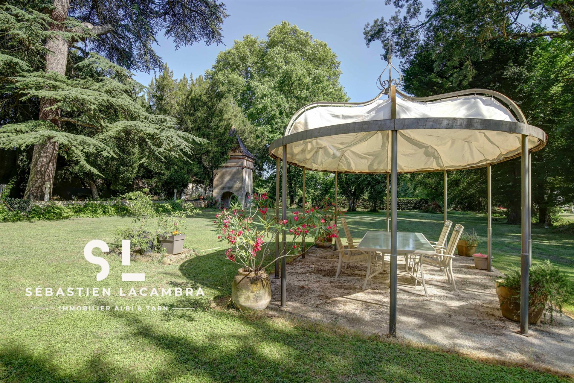 Historic 10-Room Residence 17th Century Chartreuse, 2.9 ha Park, 220 m2 Terrace, Swimming Pool & Dov