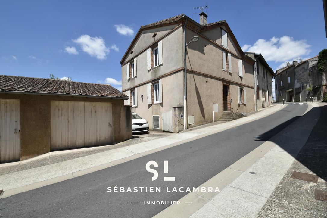 7-room bourgeois house with cathedral view + 6 garages rented Saint-Juéry center, garden swimming p