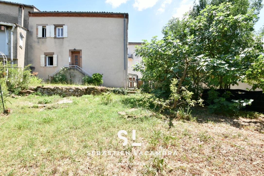 7-room bourgeois house with cathedral view + 6 garages rented Saint-Juéry center, garden swimming p