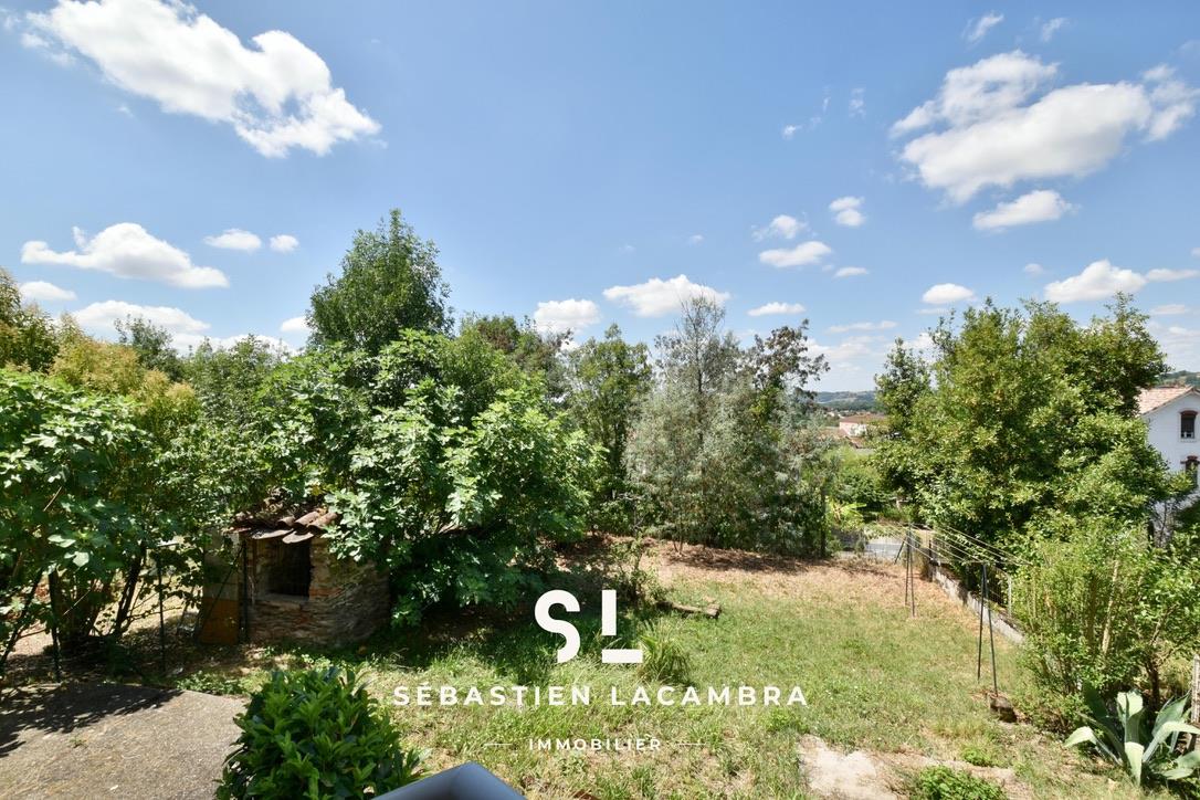 7-room bourgeois house with cathedral view + 6 garages rented Saint-Juéry center, garden swimming p