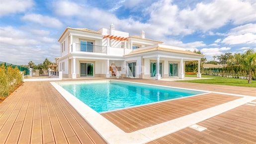 4-Schlafzimmer-Villa zu verkaufen in Vila Sol, mit privatem Pool und Garten