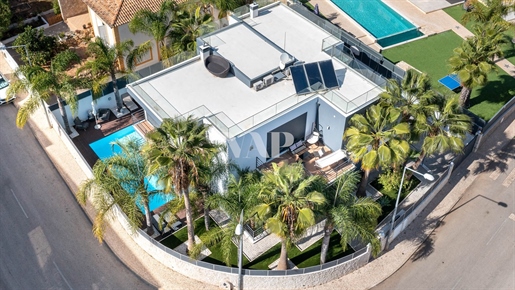 Moradia com 5 quartos e piscina privada com vista mar em Montechoro, Albufeira