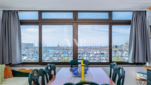 Квартира с 3 спальнями на продажу в Виламоуре, с панорамным видом на пристань для яхт
