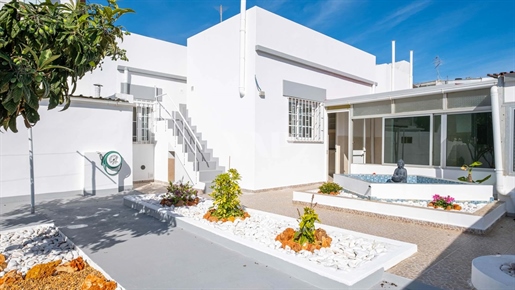 Villa einstockiges mit 2 Schlafzimmern zum Verkauf in Faro, traditioneller Stil
