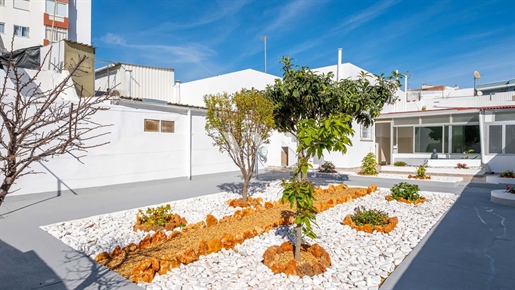 2 bedroom Single story villa for sale in Faro, traditional style.
