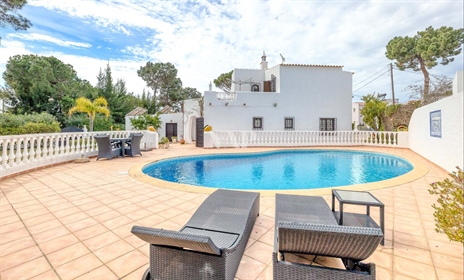 4 Bedroom Villa à vendre à Vilamoura, avec piscine privée
