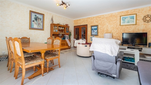 3-Zimmer-Wohnung zum Verkauf in Quarteira, nur wenige Gehminuten von Annehmlichkeiten entfernt