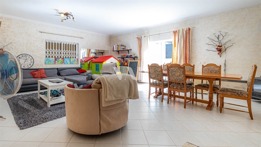 3-Zimmer-Wohnung zum Verkauf in Quarteira, nur wenige Gehminuten von Annehmlichkeiten entfernt