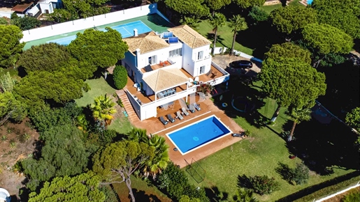 Hus/Villa med 5 Sovrum till salu i Fonte Santa, med tennisbana och privat pool