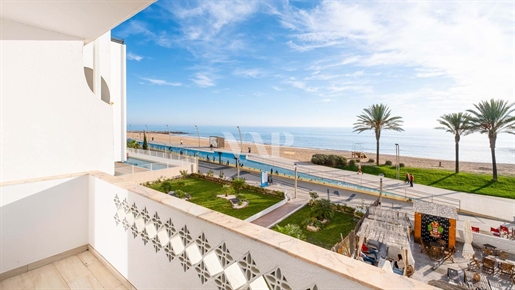 Appartement rénové de 2 chambres à vendre à Quarteira, avec vue panoramique sur la mer