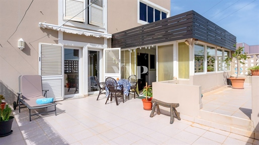 Villa zu verkaufen in Vilamoura, für Investitionen bestehend aus Wohnungen und Gewerbe