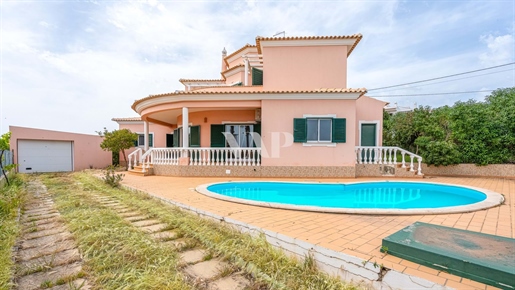 Detached 3 bedroom villa with private pool, in Olhos de Água