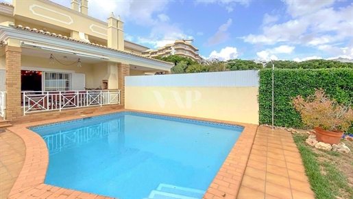 Moradia em banda V3+1 em Vilamoura para venda, com piscina privada