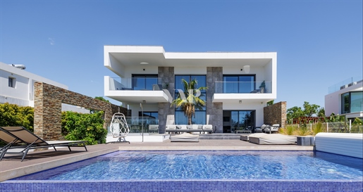 Villa de 4 dormitorios en venta en Vilamoura, de lujo con piscina privada