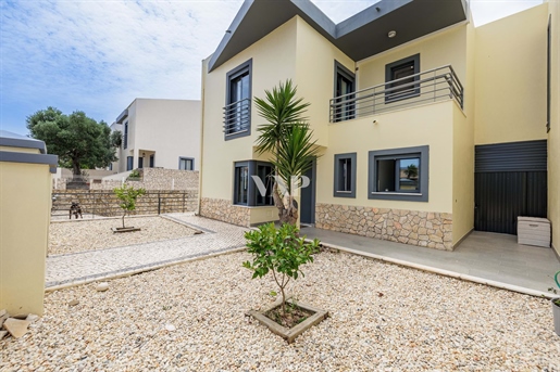 Villa mit 4 Schlafzimmern zu verkaufen in Quarteira, 1 km vom Strand entfernt