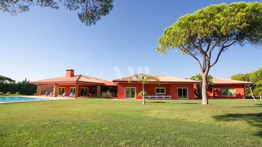 6 bedroom villa for sale in Vilamoura near the golf courses