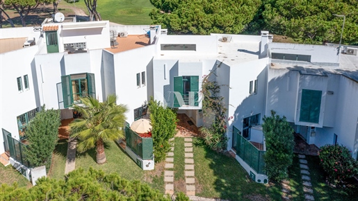 Semi-Detached 2+1 bedrooms Villa with private Pool, in front of the Golf, Vilamoura