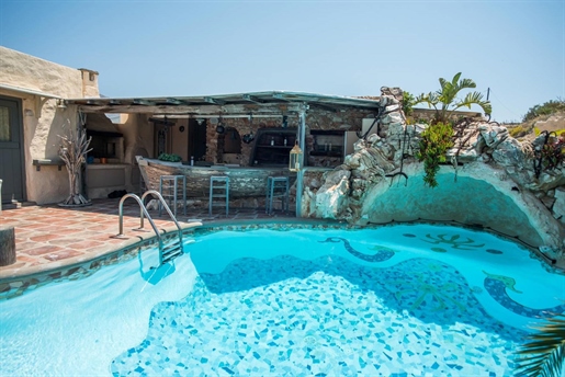 648172 - Hotel For sale, Paros, 350 sq.m., €1.800.000