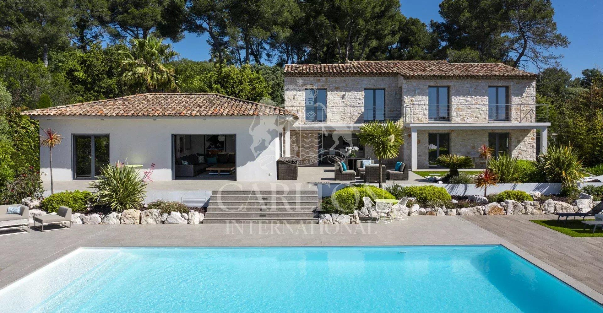Roquefort Les Pins : Sole Agent - Magnificent Contemporary Villa With Sea View