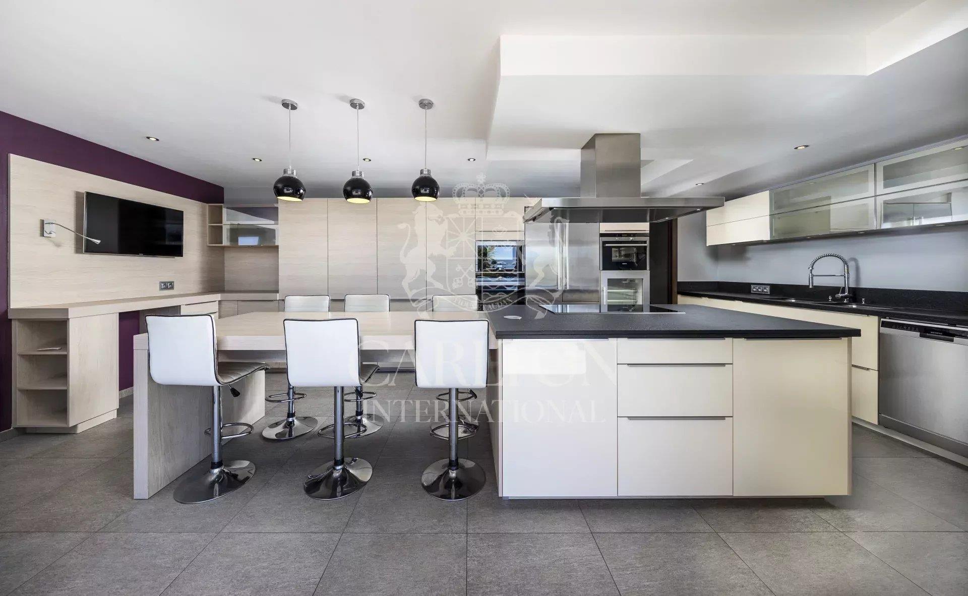 Roquefort Les Pins : Sole Agent - Magnificent Contemporary Villa With Sea View