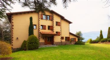 Villa in Zwitserse stijl in Pyreneeën- Girona- Spanje