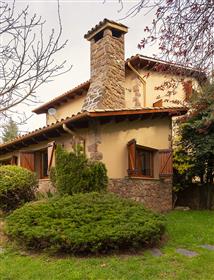 Villa i schweizisk stil i Pyrenéerna- Girona- Spanien