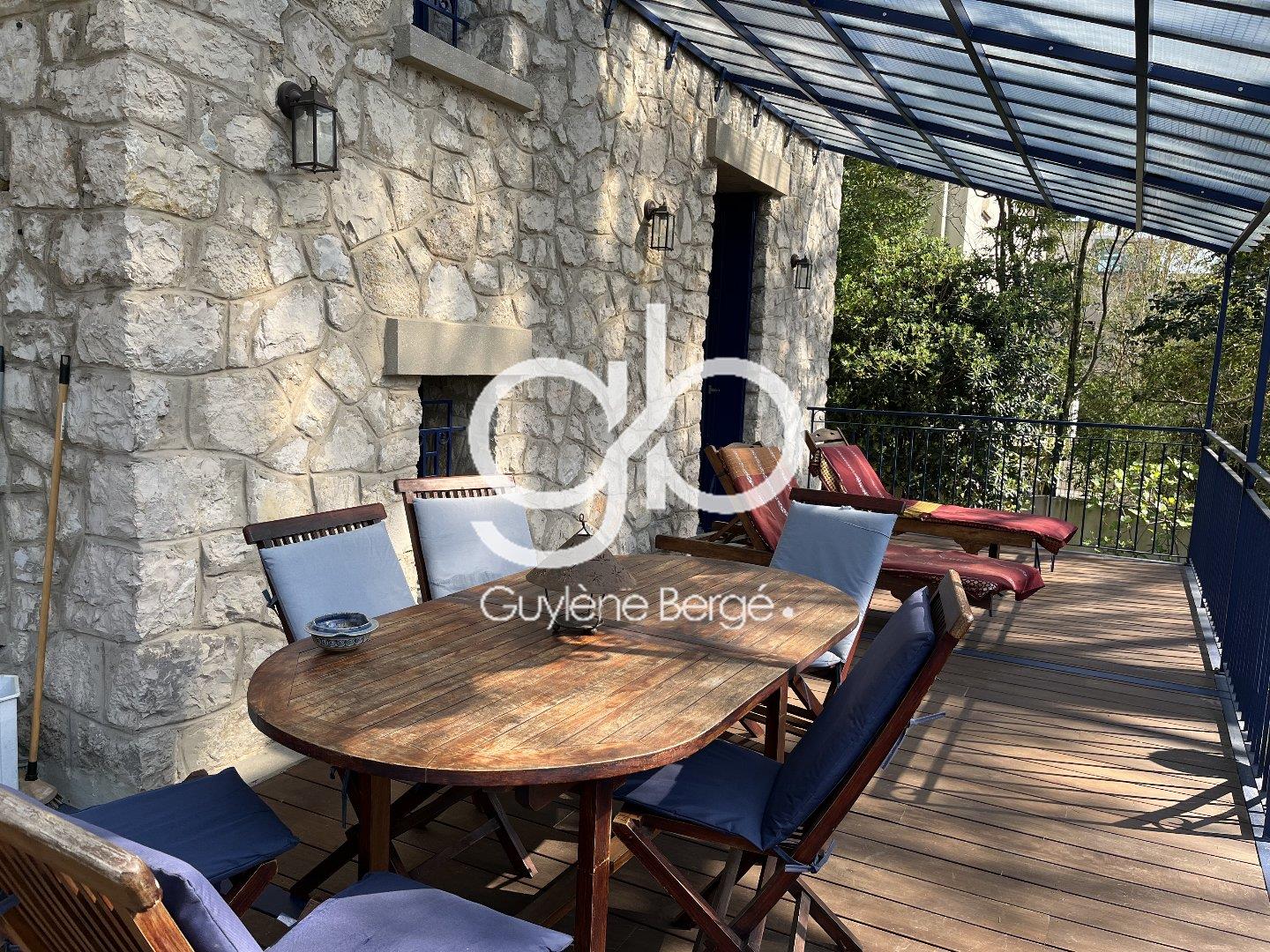 Bourgeois style house