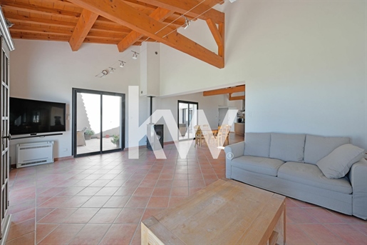 For sale: Three-bedroom house (192 sqm) in Beaucaire