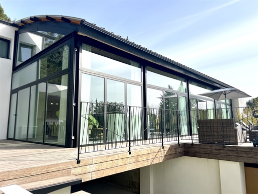 Von einem Architekten entworfene Villa von 300 m2 zum Verkauf 10 Minuten von Arles entfernt