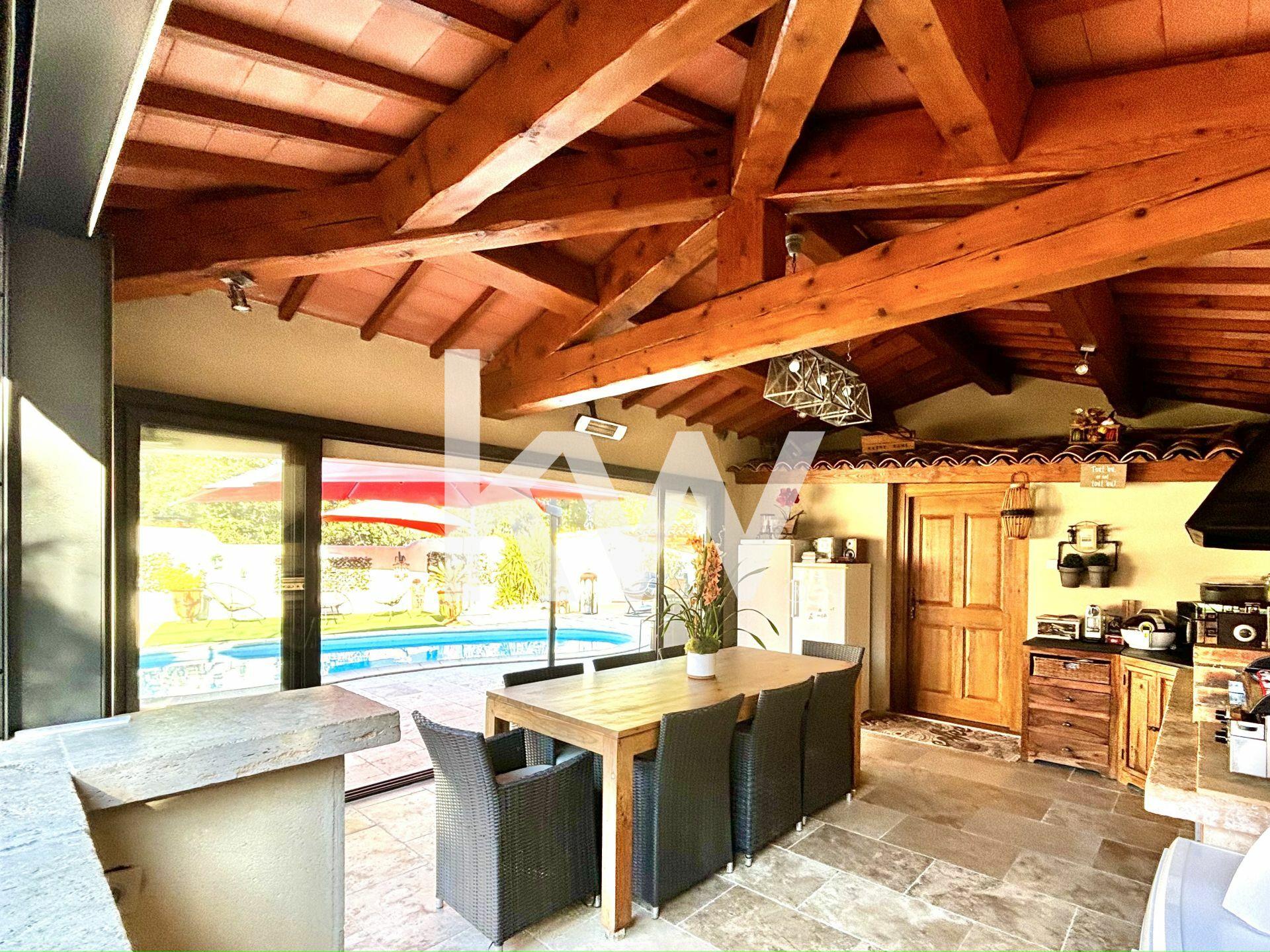 Pernes Les Fontaines: 158-sqm three-bedroom house for sale