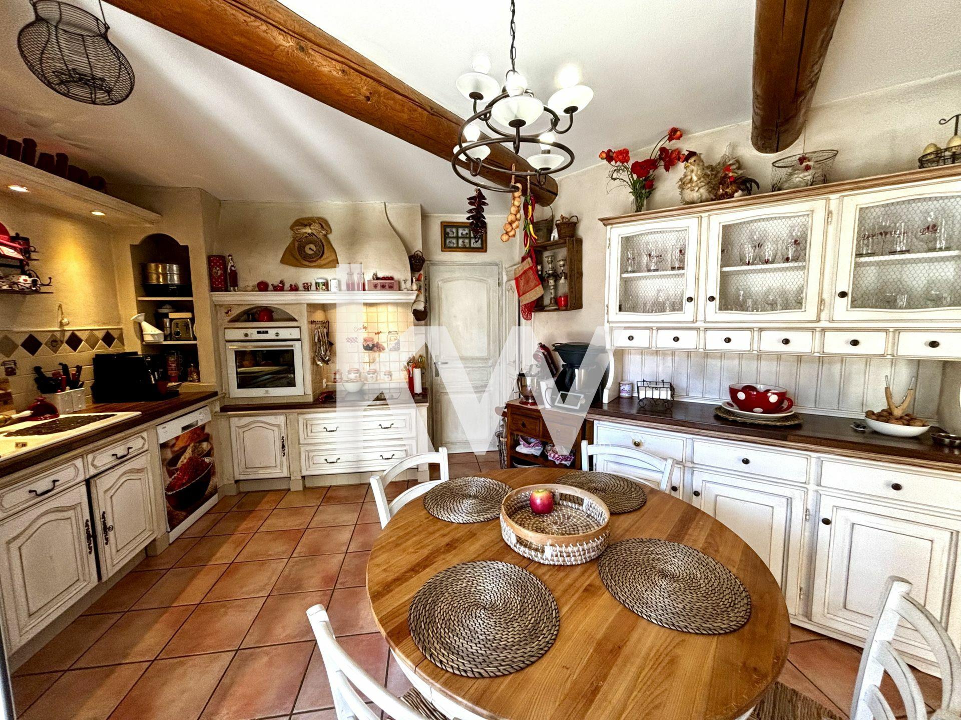 Pernes Les Fontaines: 158-sqm three-bedroom house for sale