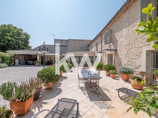Maison de village 250 m² avec cour à 10 min d'Arles