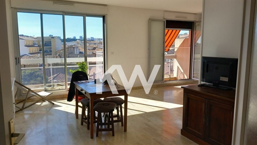 Apartment 97m² in Nimes with balcony