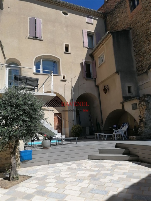 Large townhouse with pool in Laudun L'ardoise