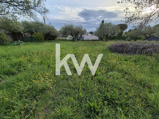 Sale of a 500 m² plot of land in Clarensac