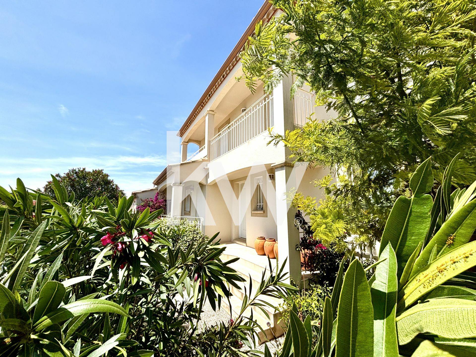 For sale: 124-sqm three-bedroom house in Aigues Mortes