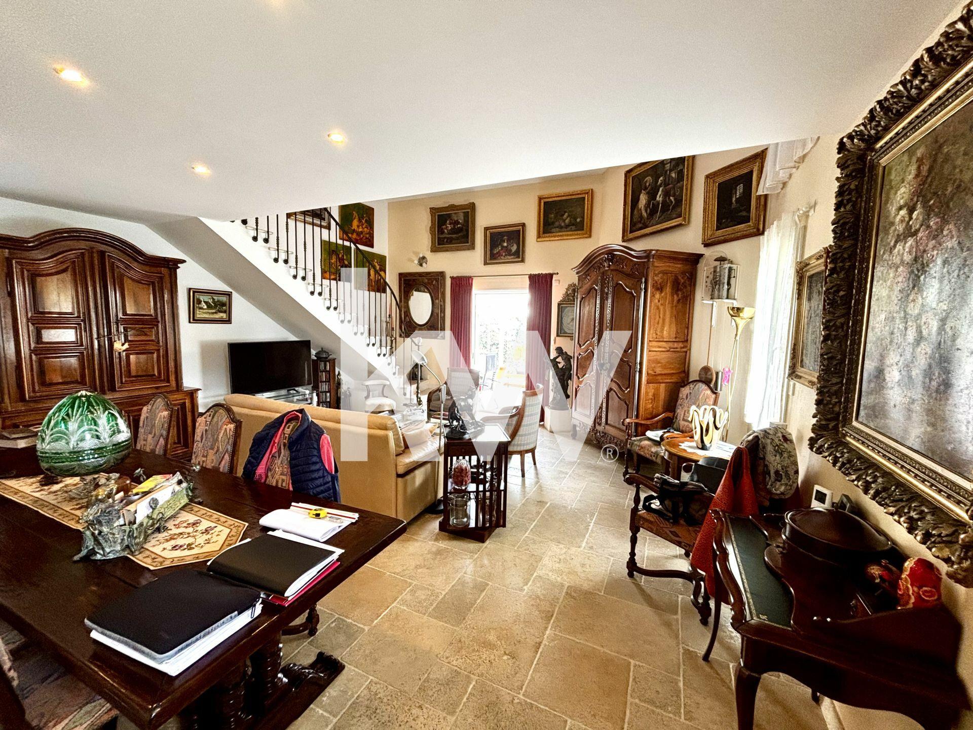 For sale: 124-sqm three-bedroom house in Aigues Mortes