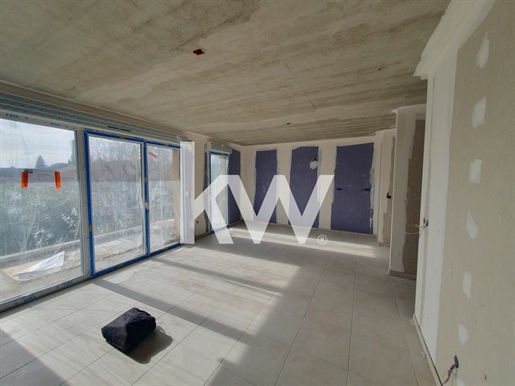 For sale: Three-bedroom flat (80 sqm) in Nimes-30000 South Of Fr