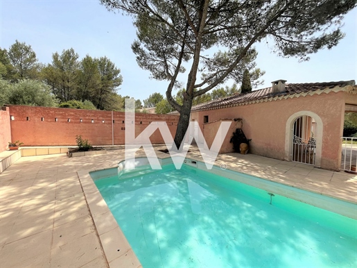 Villa With Pool in Nimes