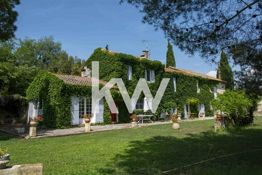 Provençal farmhouse of about (230 m²) for sale in Raphèles-les-Ar