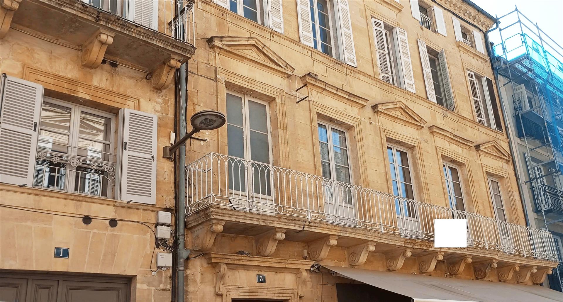 Appartement centre ville Sarlat, balcon et terrasse 
